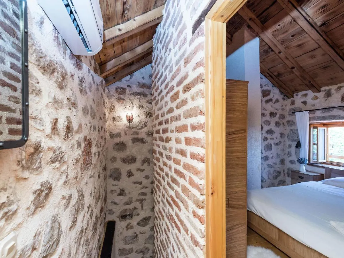 Cozy Holiday Home With Garden In Starigrad Croatia