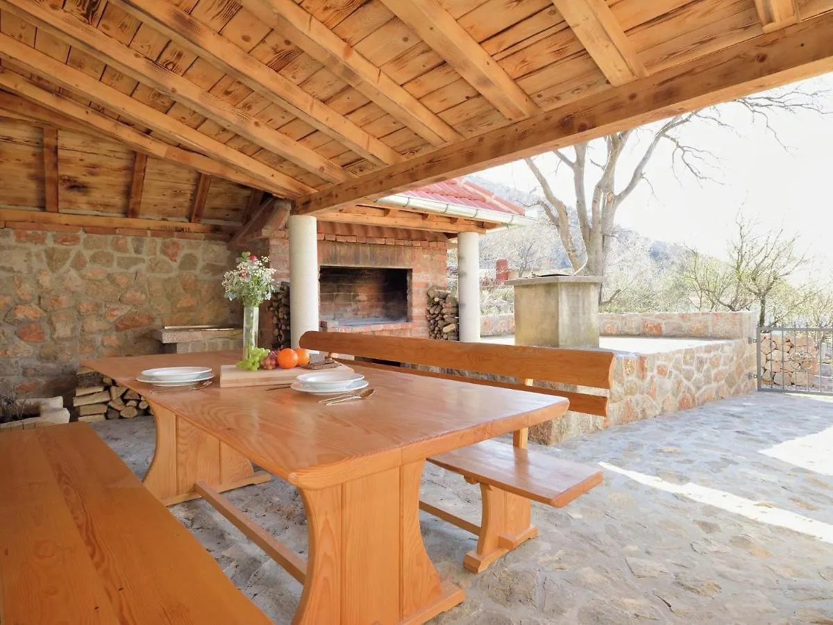 Cozy Holiday Home With Garden In Starigrad
