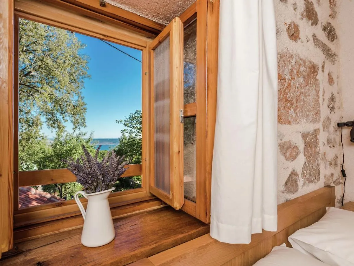 Cozy Holiday Home With Garden In Starigrad  Starigrad Paklenica